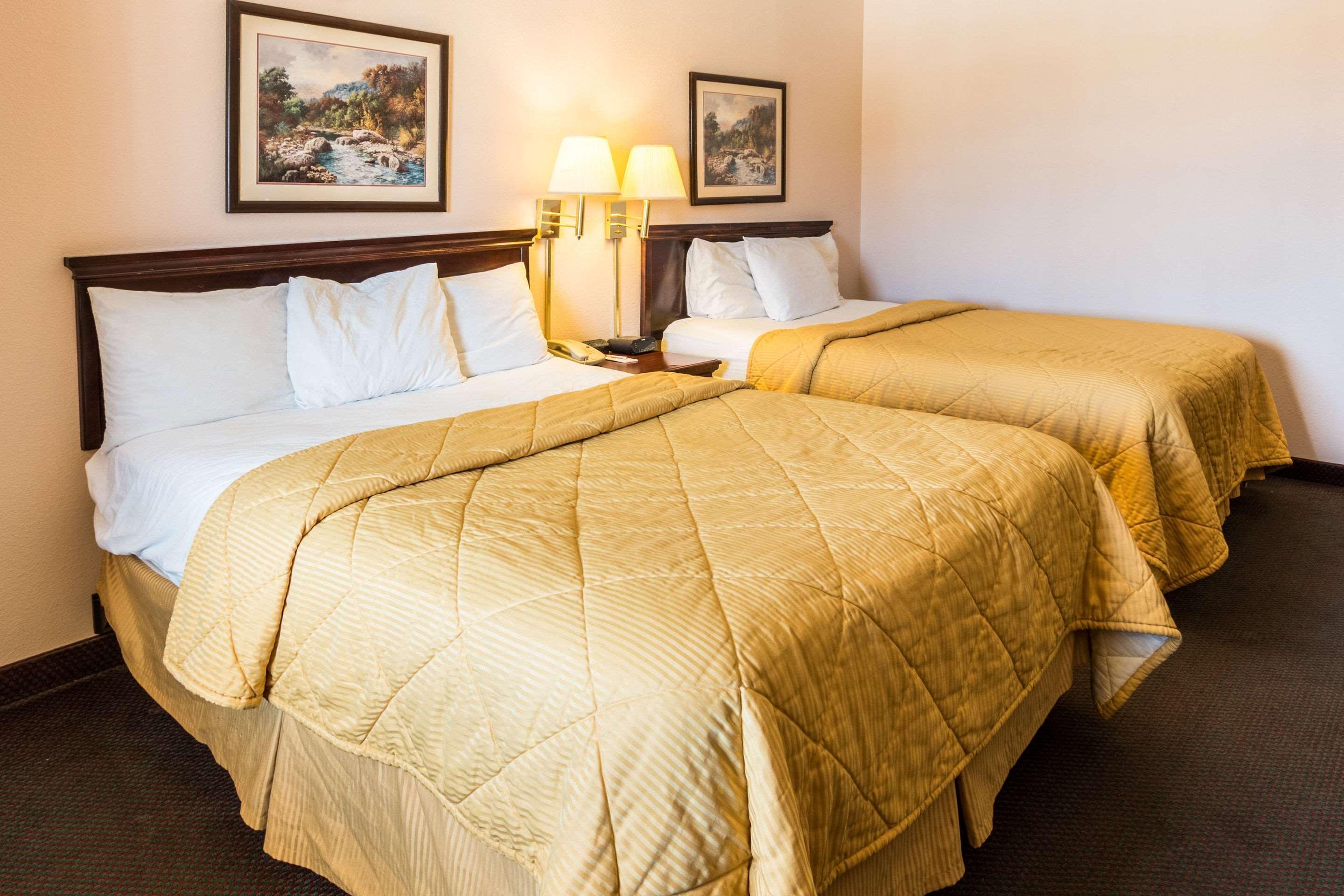 Rodeway Inn スティーブンビル エクステリア 写真
