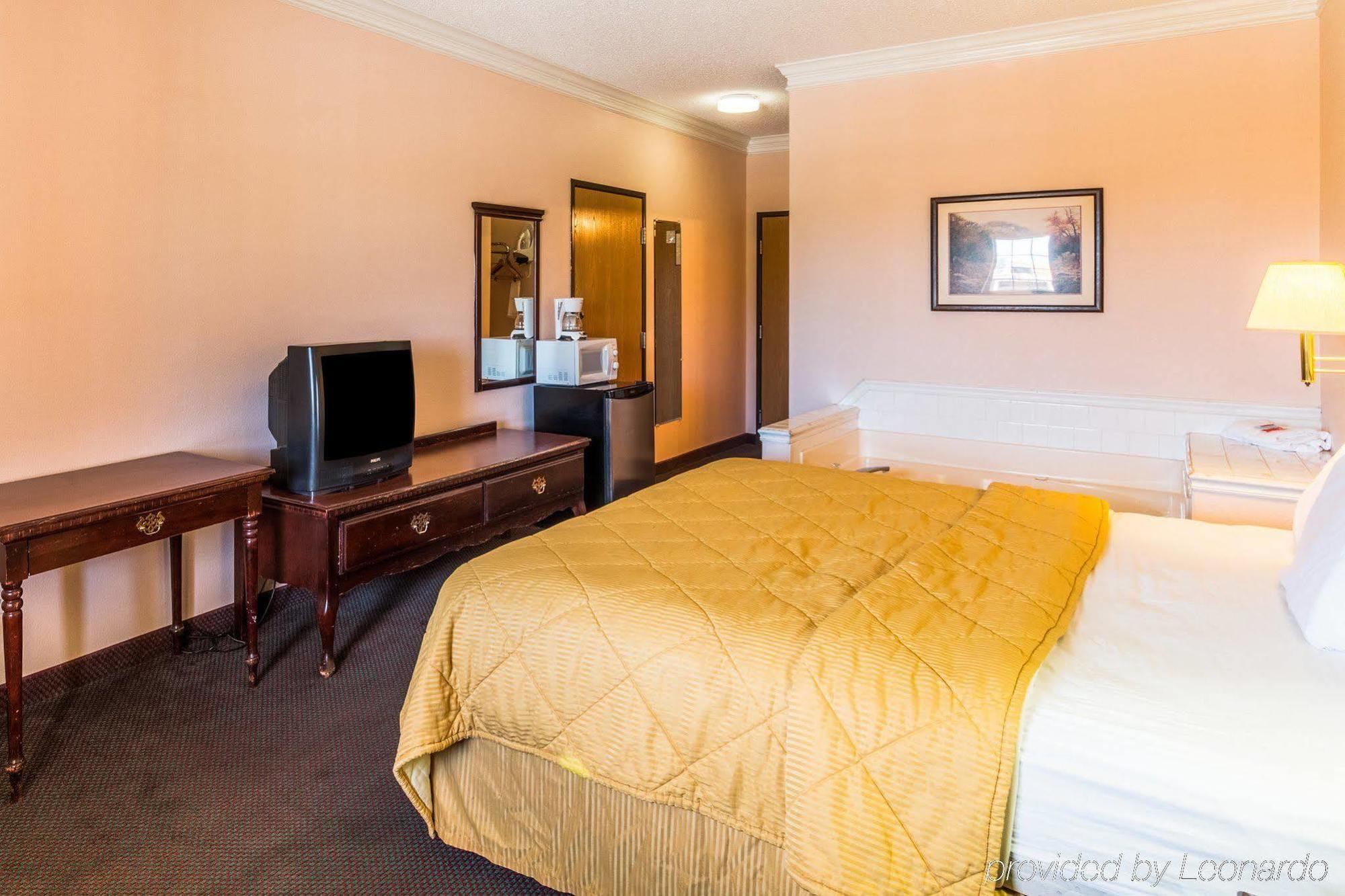 Rodeway Inn スティーブンビル エクステリア 写真
